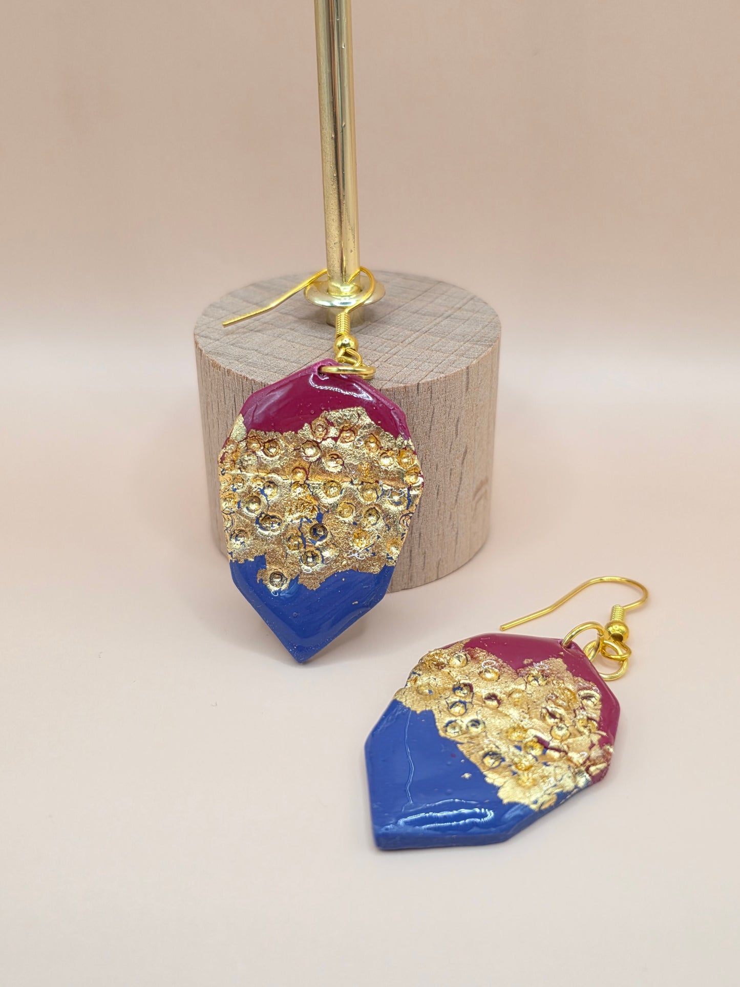 Boucles bleu & bordeaux avec texture dorée