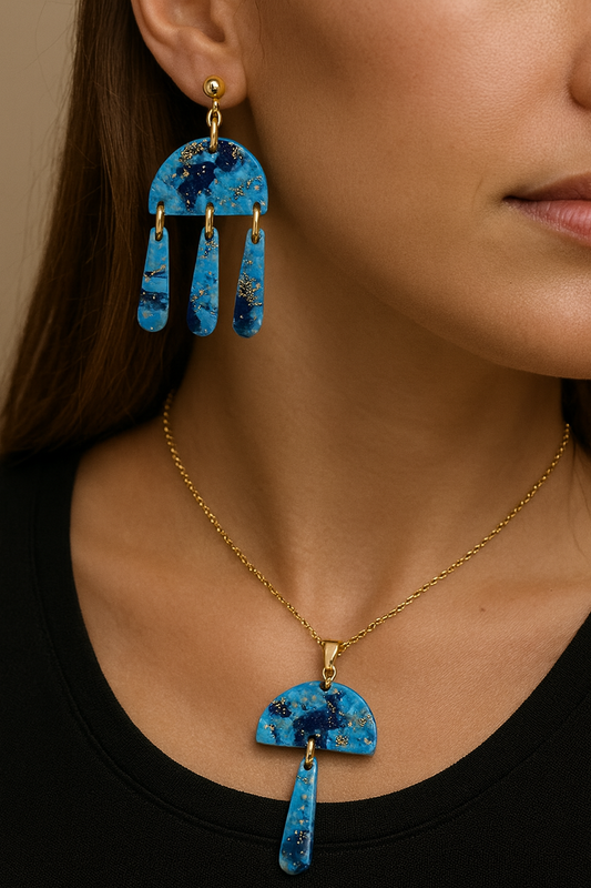 Set bijoux bleu marbré doré – boucles d’oreilles & collier assorti