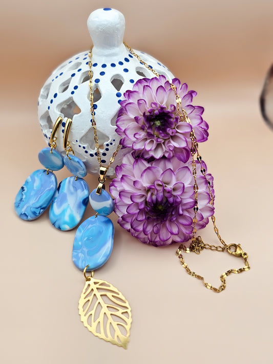 Set bijoux bleu marbré – boucles d’oreilles & collier