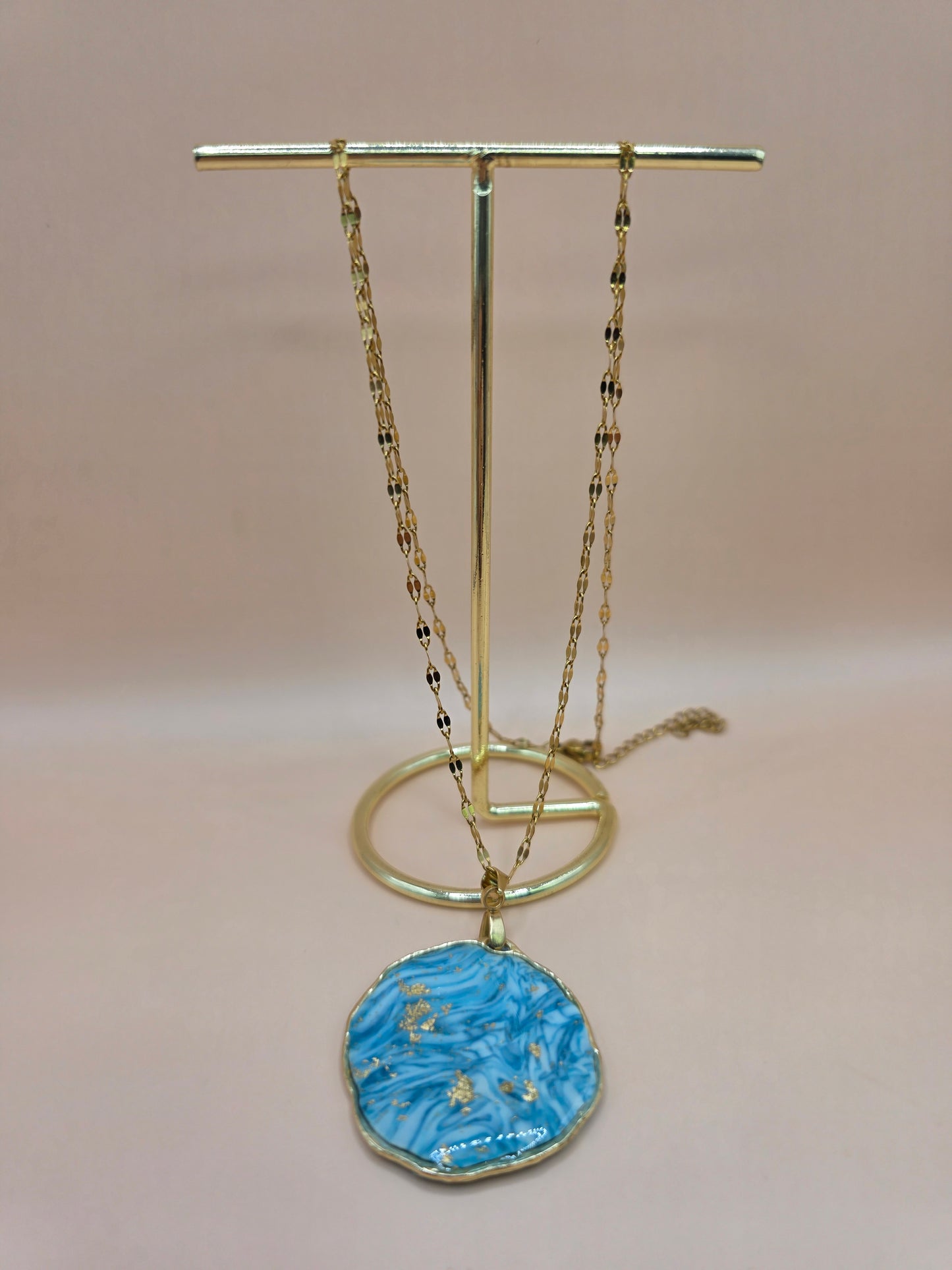 Set bijoux bleu marbré – boucles, collier, bracelet papillon & bague
