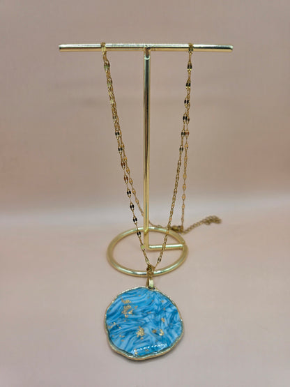 Set bijoux bleu marbré – boucles, collier, bracelet papillon & bague
