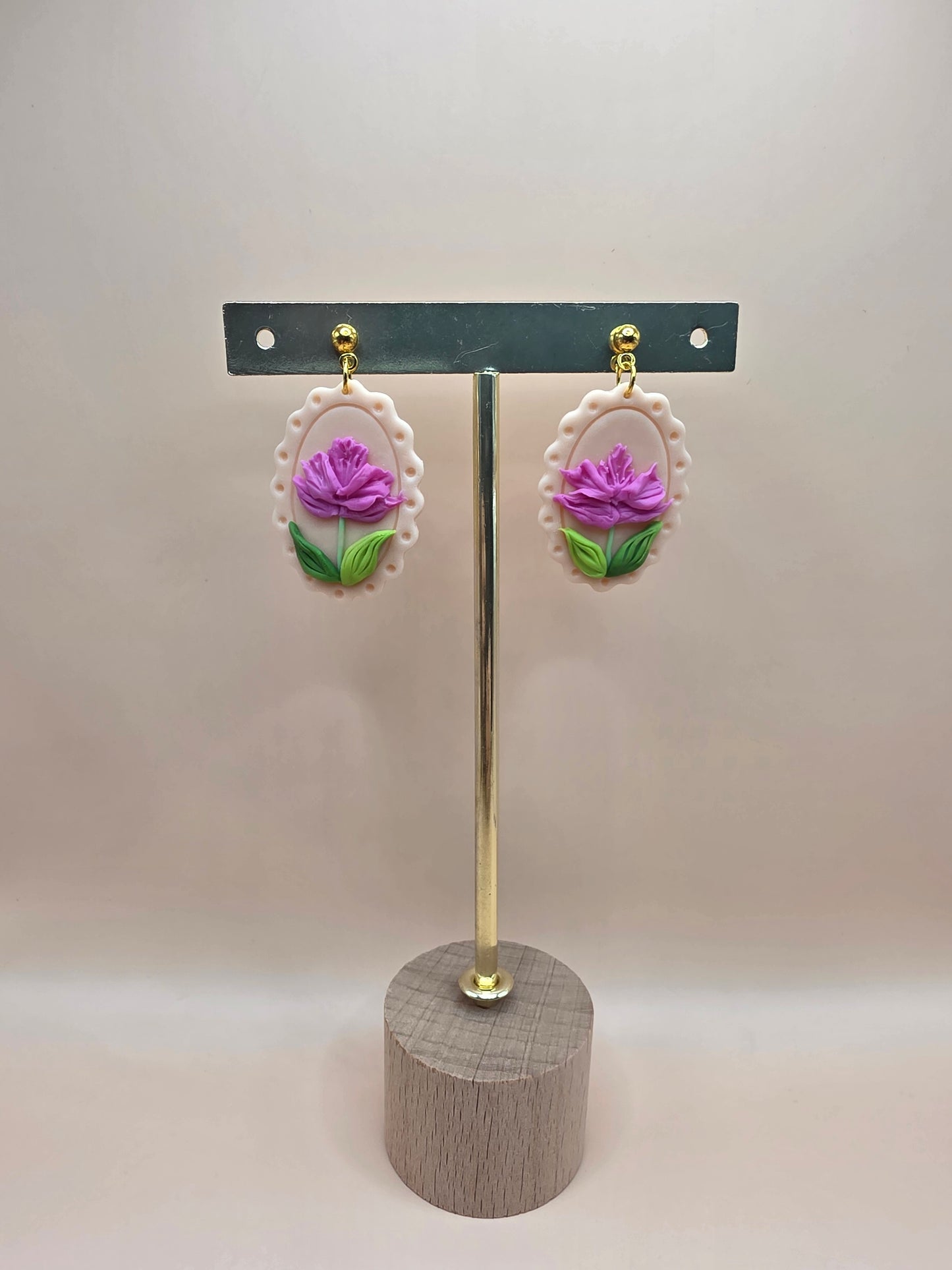Boucles d’oreilles fleur violette