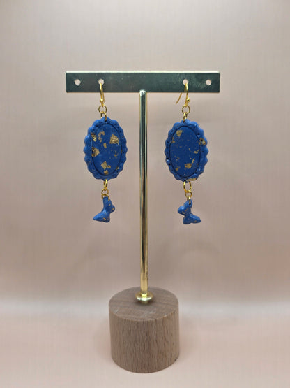 Boucles d’oreilles bleues et dorées
