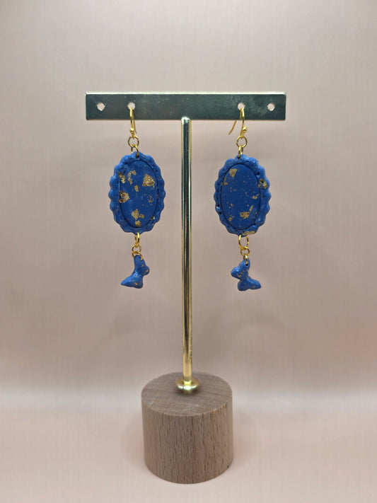 Boucles d’oreilles bleues et dorées