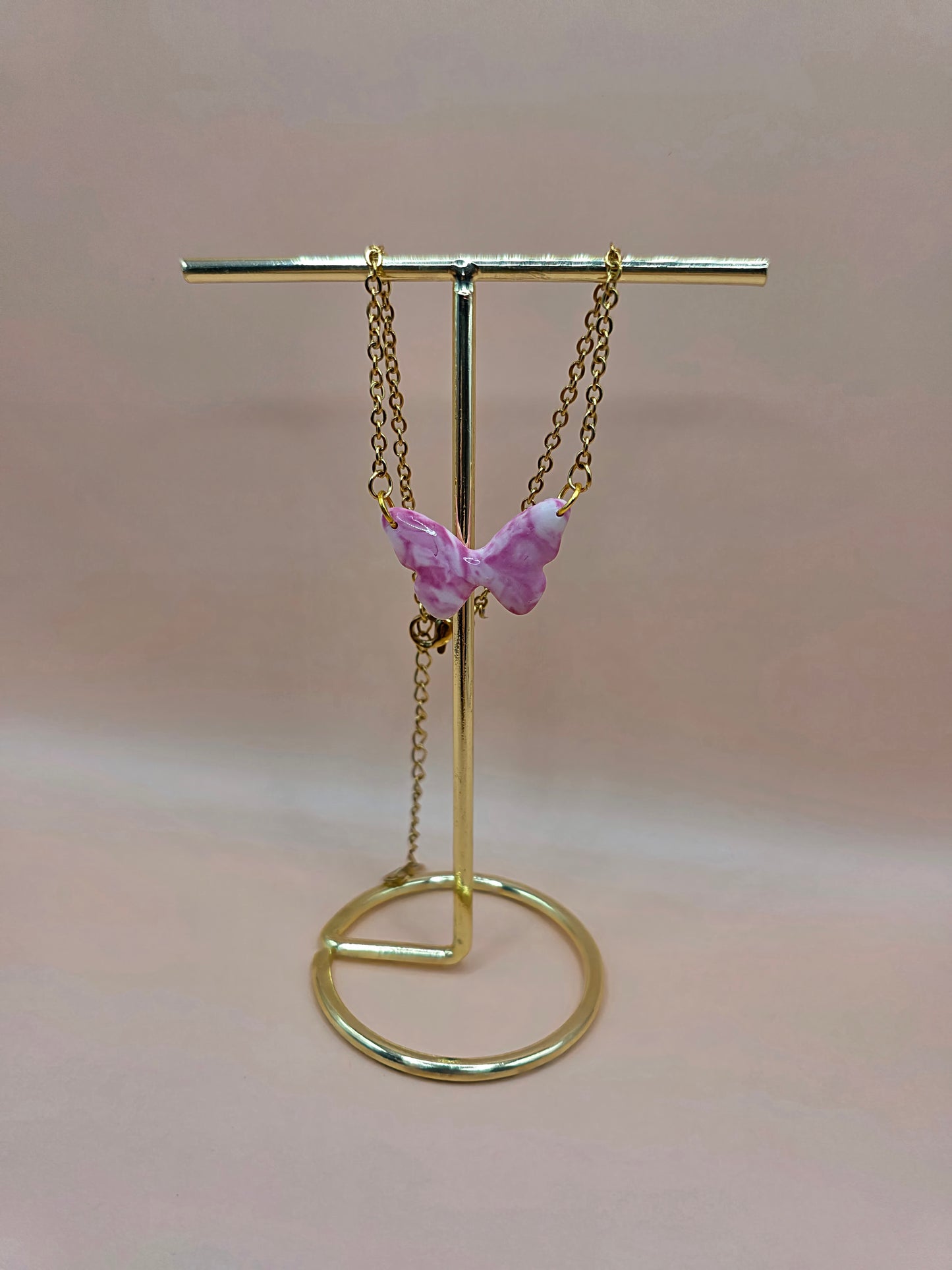 Set bijoux rose marbré – boucles, collier papillon, pendentif & bague