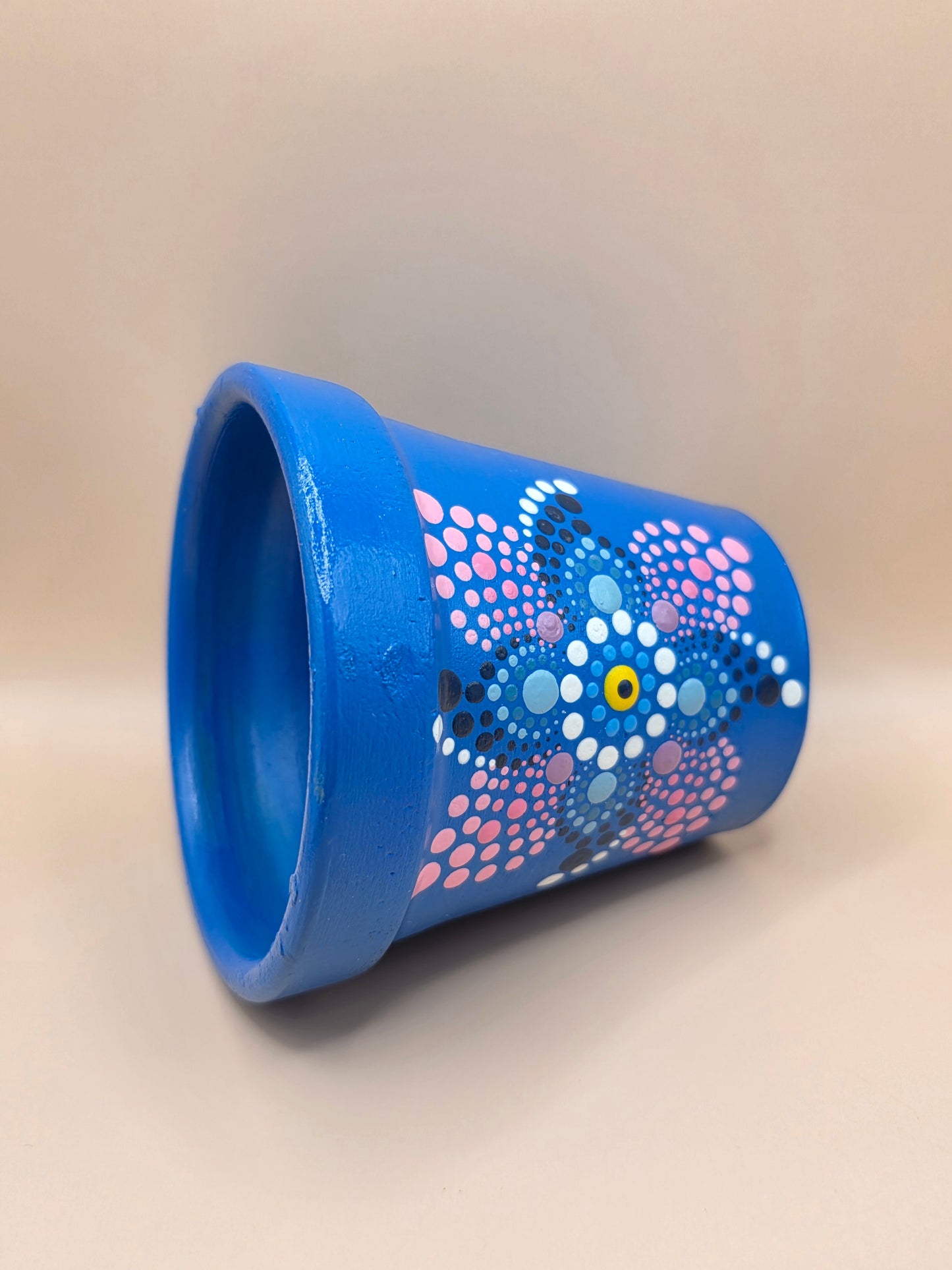 Lot de 2 petits pots décorés à la main avec sous-tasses