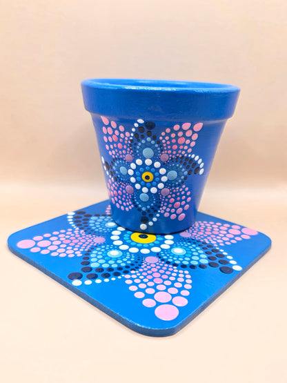 Lot de 2 petits pots décorés à la main avec sous-tasses
