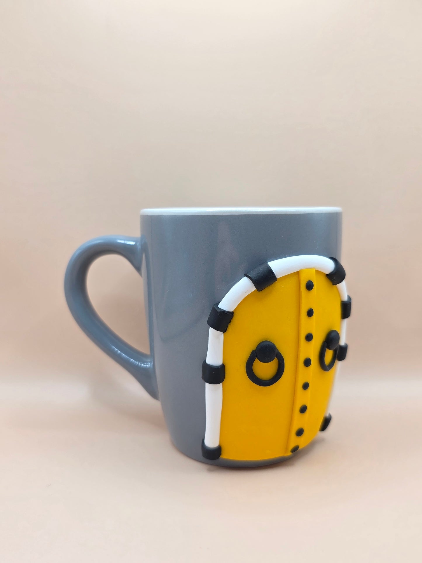 Tasse porte tunisienne jaune avec dessous de tasse assorti – création artisanale