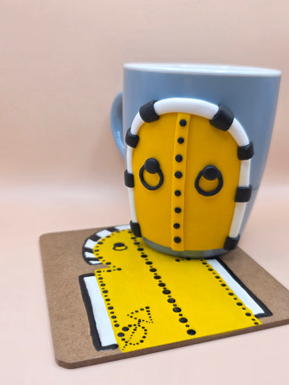 Tasse artisanale porte tunisienne jaune – avec dessous de tasse assorti