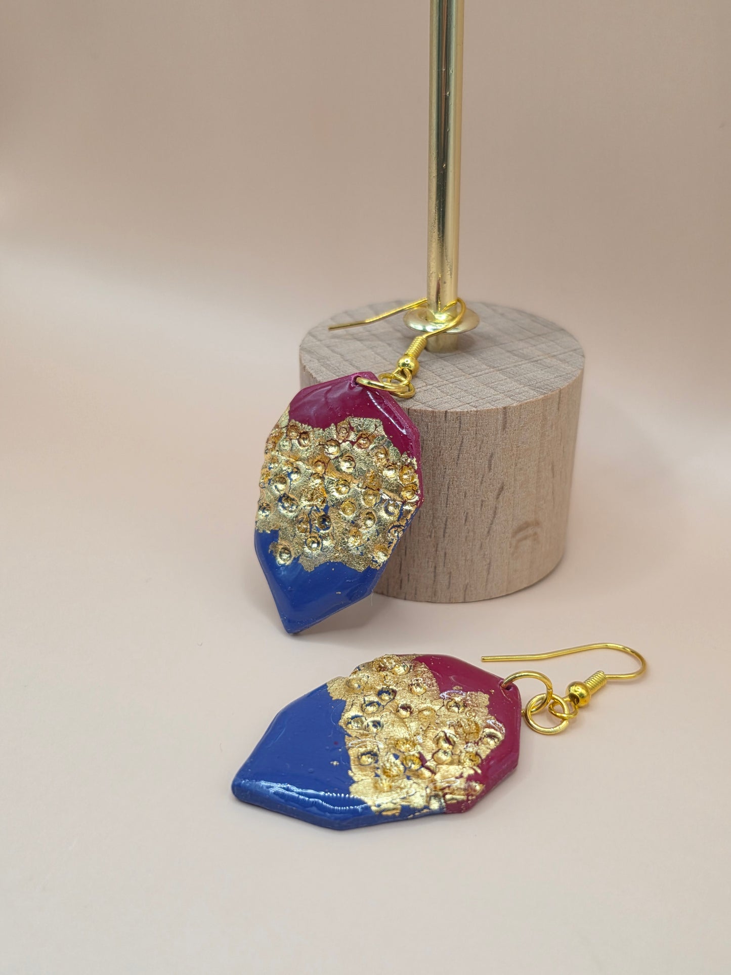Boucles bleu & bordeaux avec texture dorée