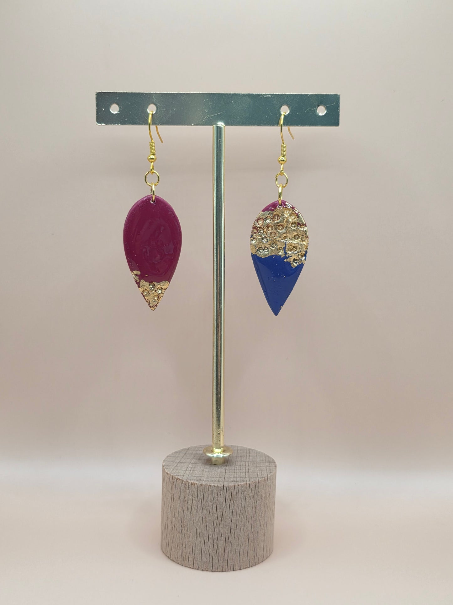 Boucles goutte bleu & bordeaux avec éclats dorés