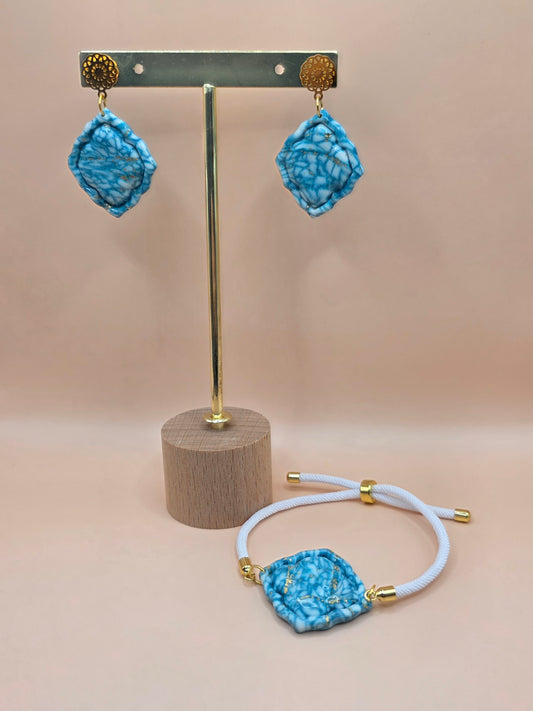 Set bijoux bleu marbré – boucles + bracelet corde
