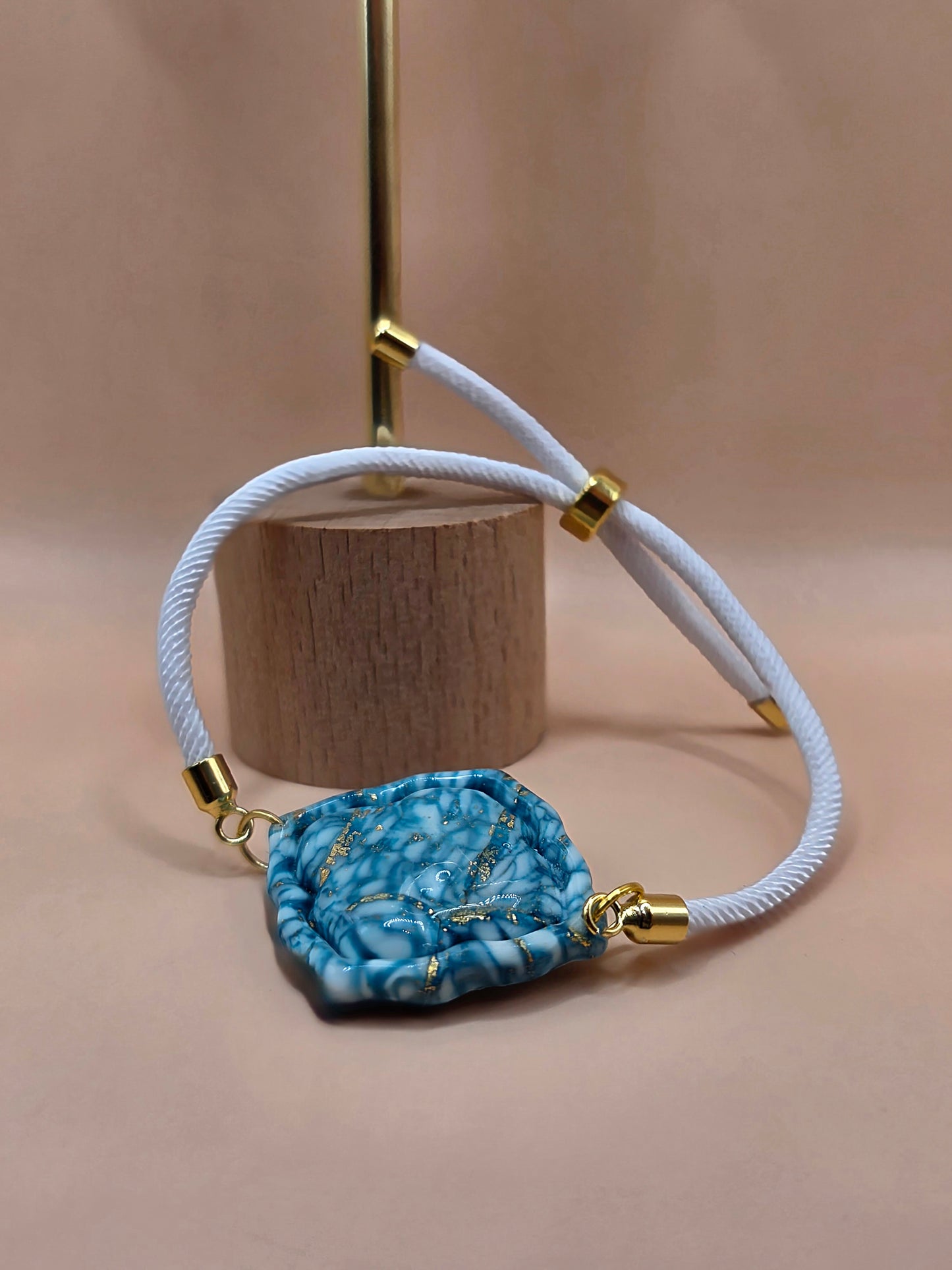 Set bijoux bleu marbré – boucles + bracelet corde