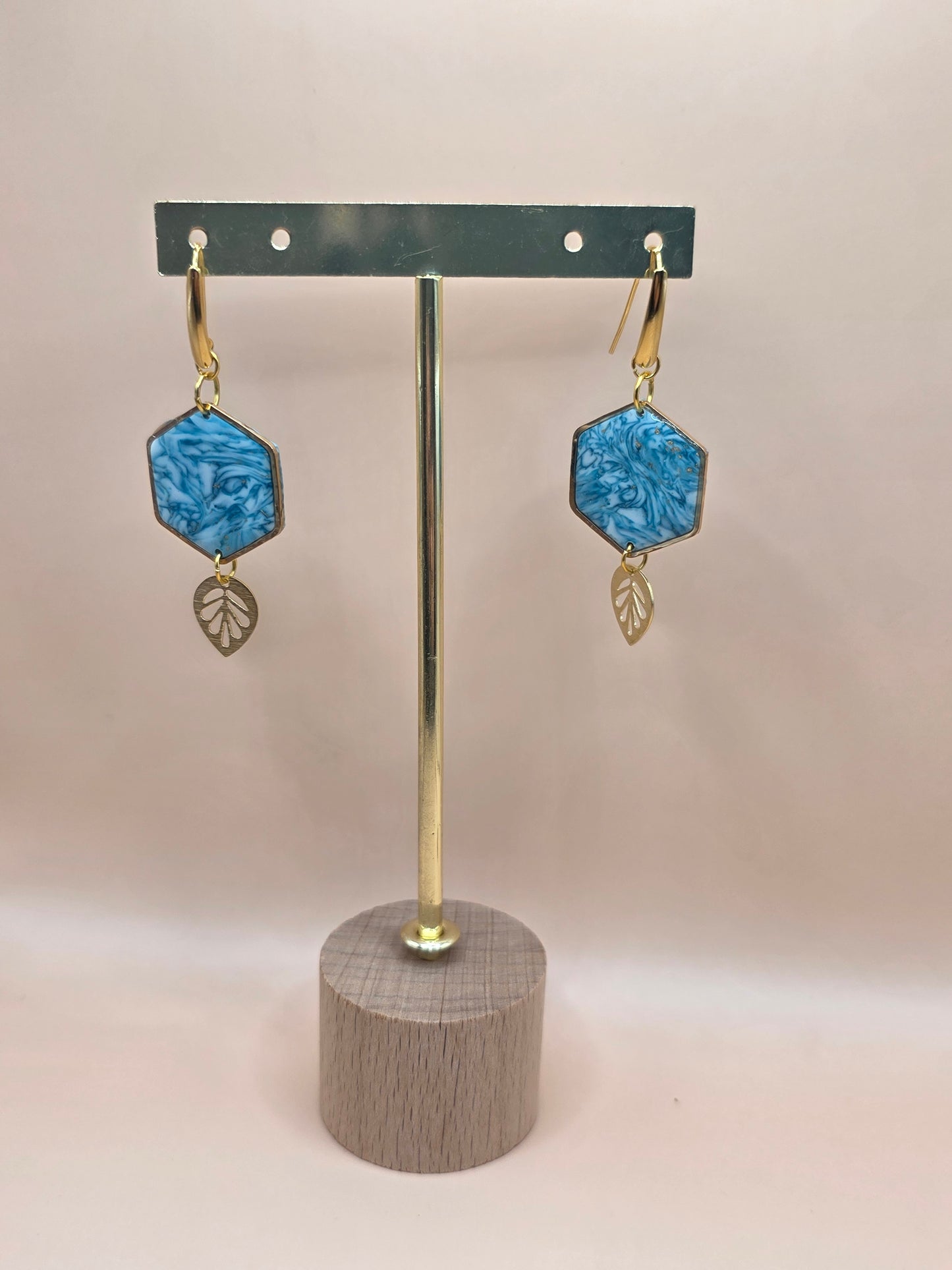 Set bijoux bleu marbré – boucles, collier, bracelet papillon & bague