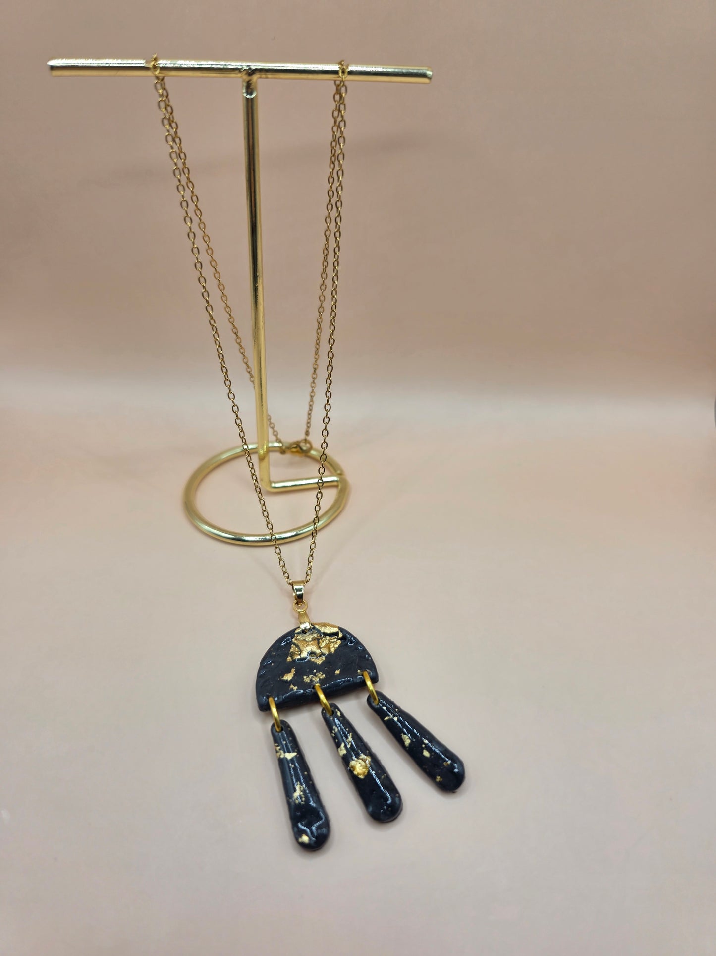 Set bijoux noir marbré doré – boucles d’oreilles & collier assorti