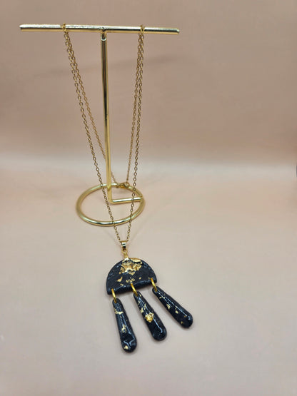Set bijoux noir marbré doré – boucles d’oreilles & collier assorti