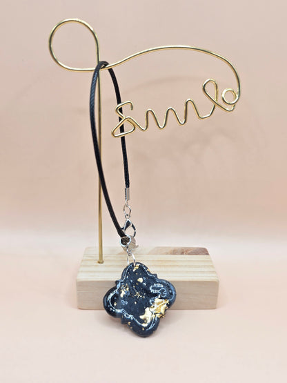 Bracelet pendentif noir & éclats dorés