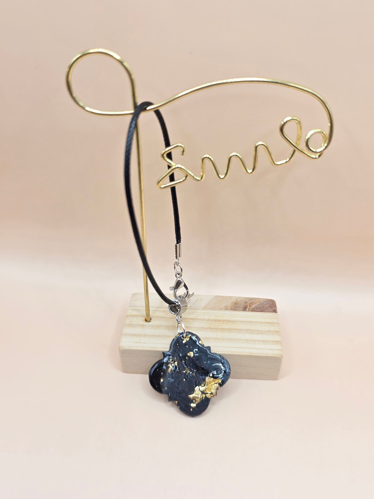 Bracelet pendentif noir & éclats dorés