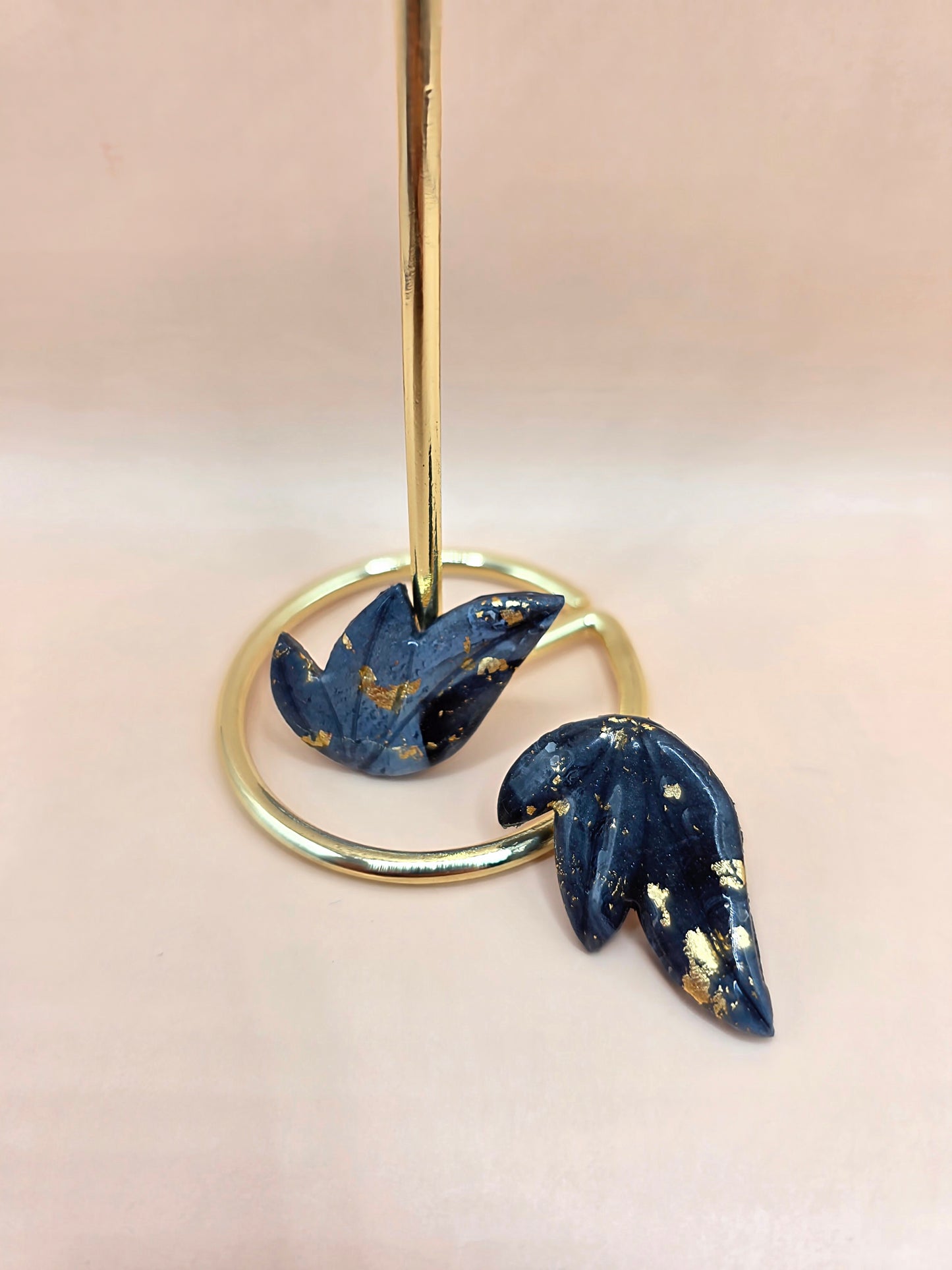 Boucles d’oreilles feuille noire et or