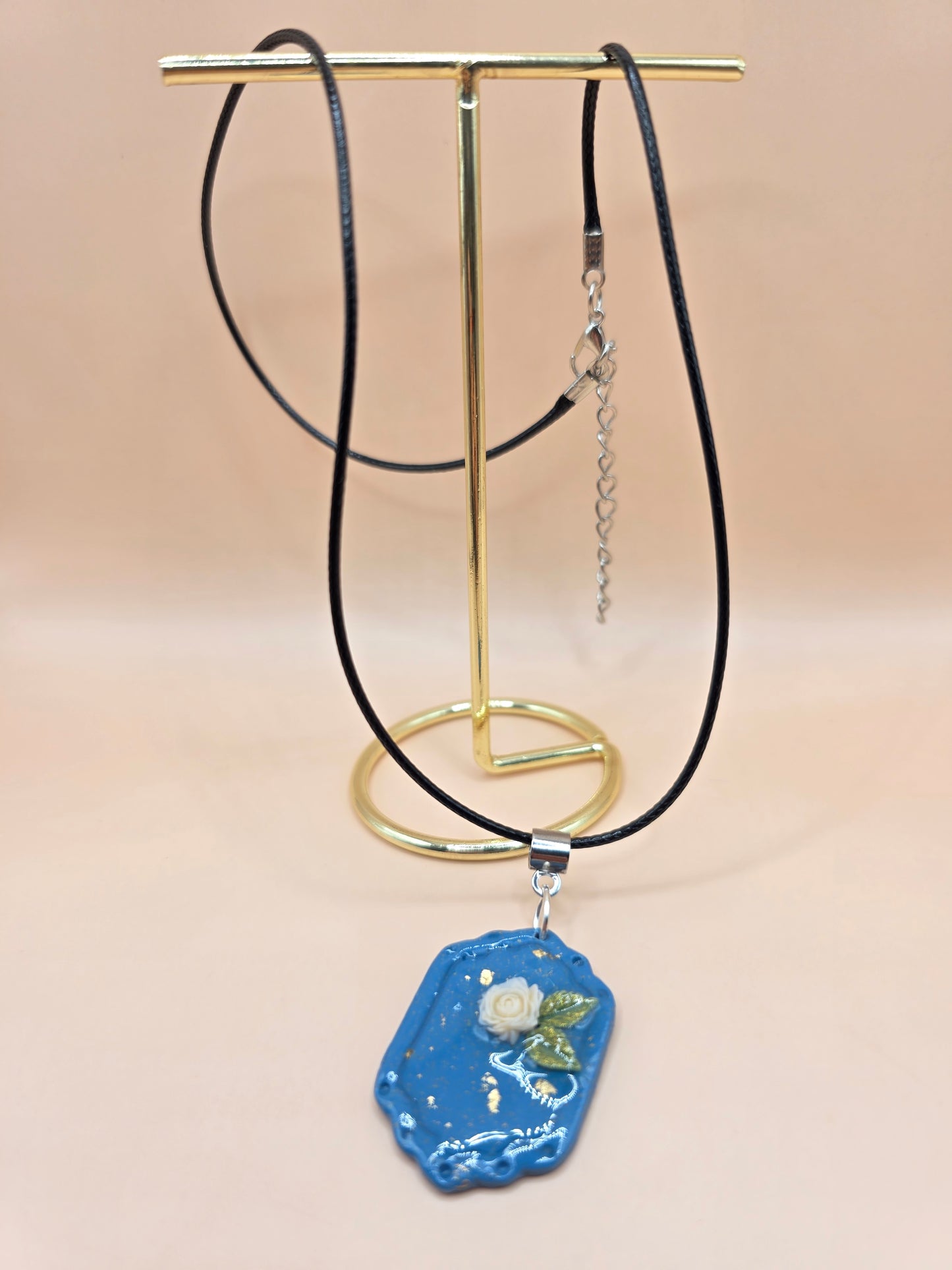 Collier pendentif bleu