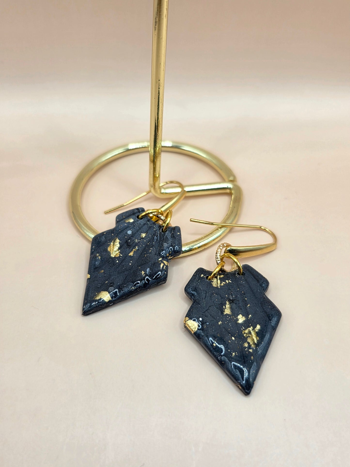Boucles d’oreilles noir marbré doré