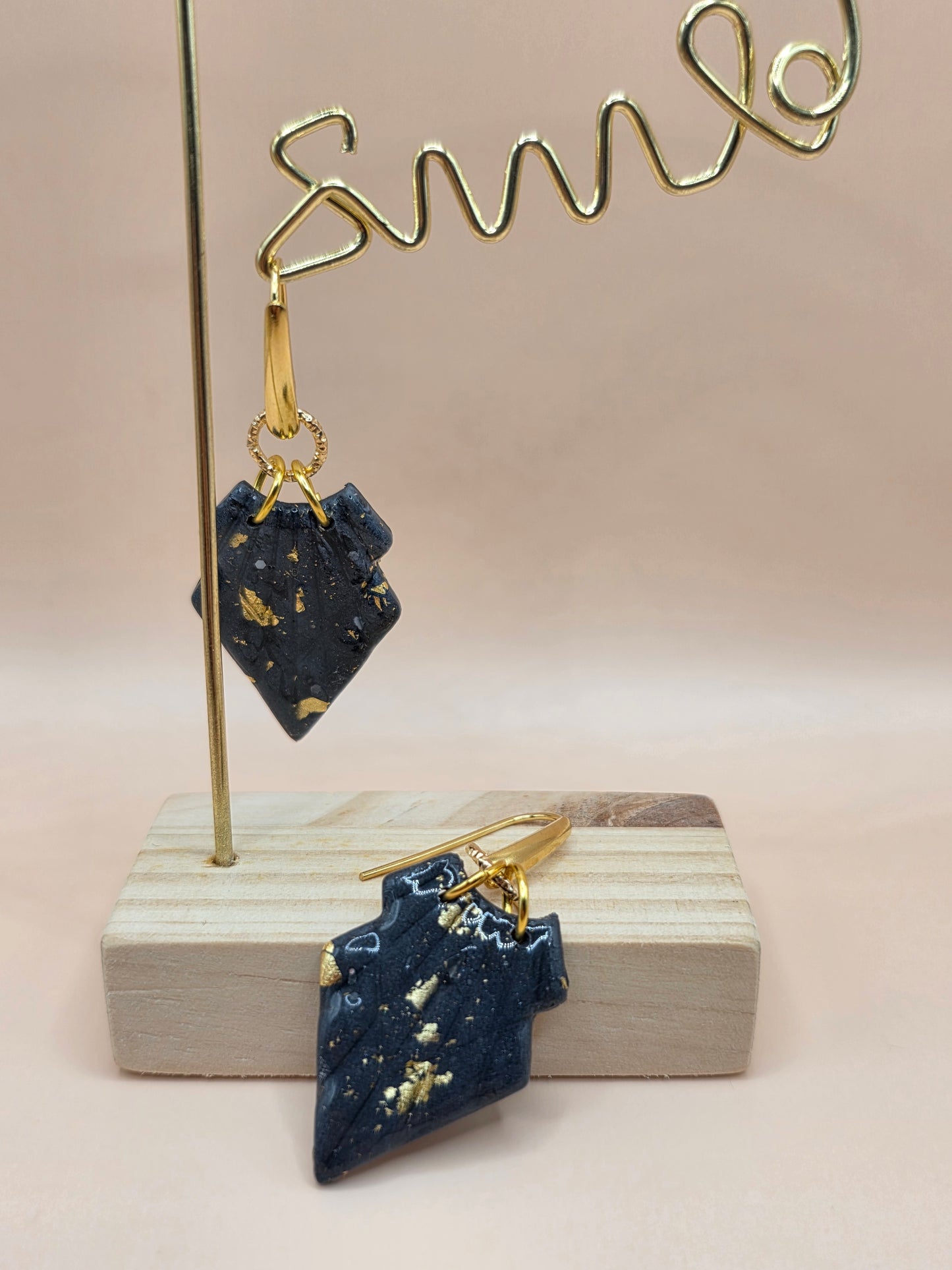 Boucles d’oreilles noir marbré doré