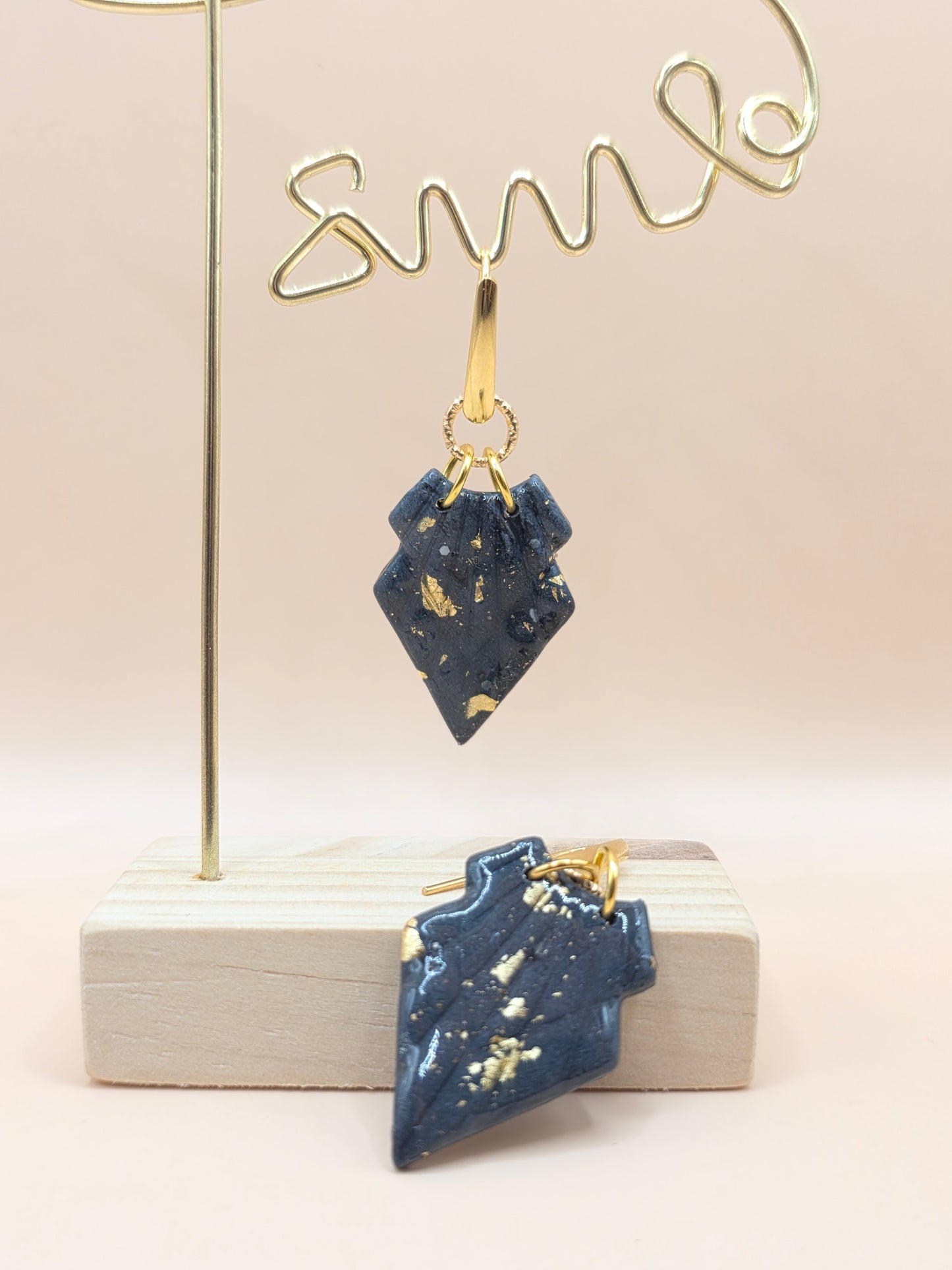 Boucles d’oreilles noir marbré doré