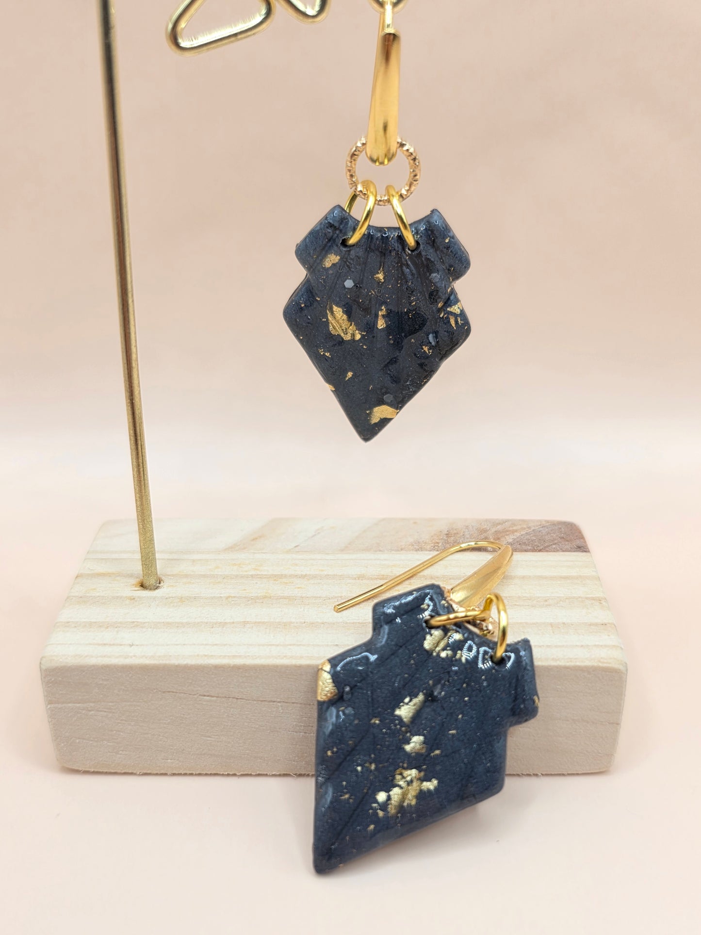 Boucles d’oreilles noir marbré doré