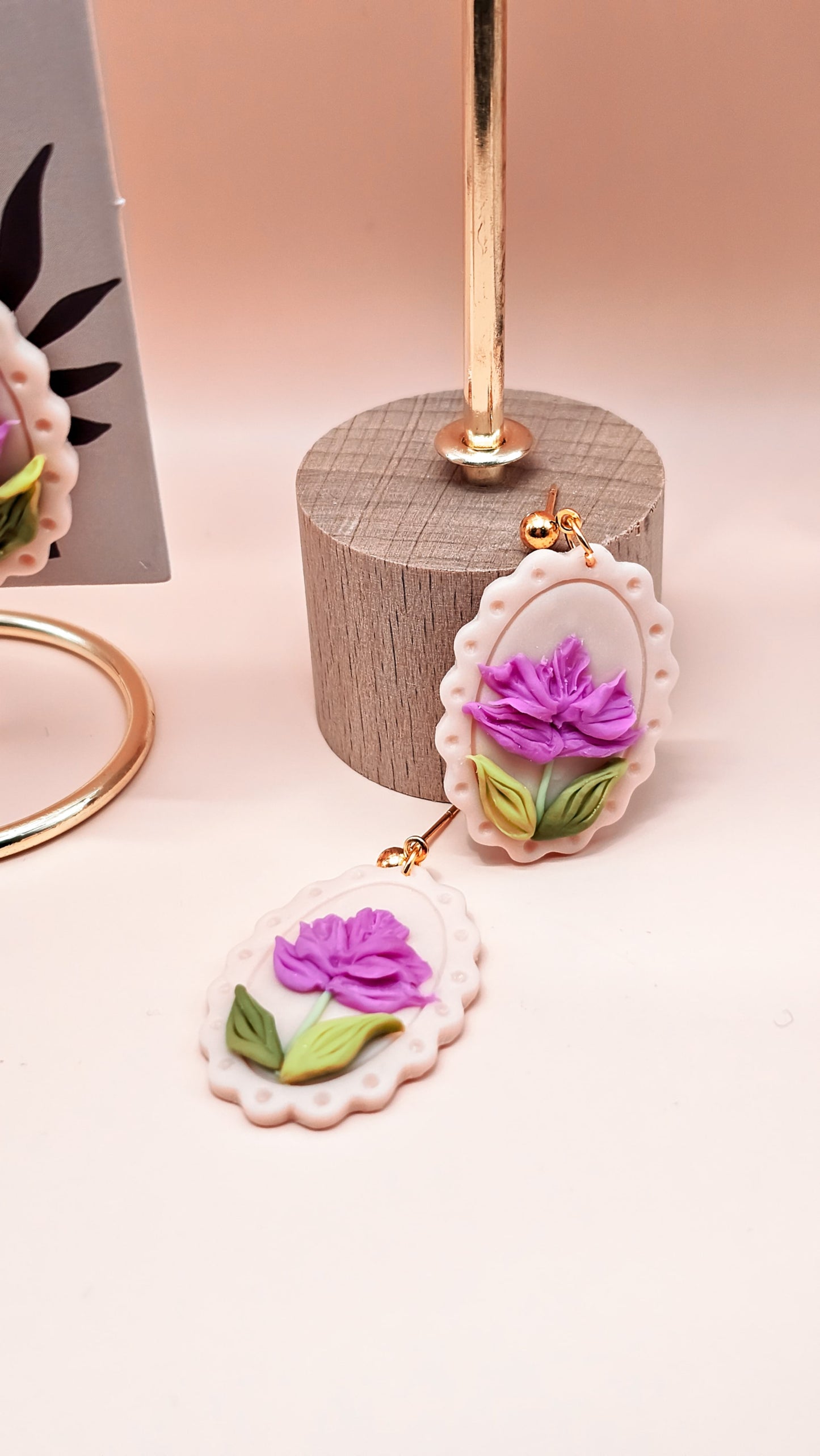 Boucles d’oreilles fleur violette
