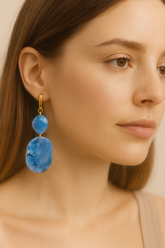 Set bijoux bleu marbré – boucles d’oreilles & collier