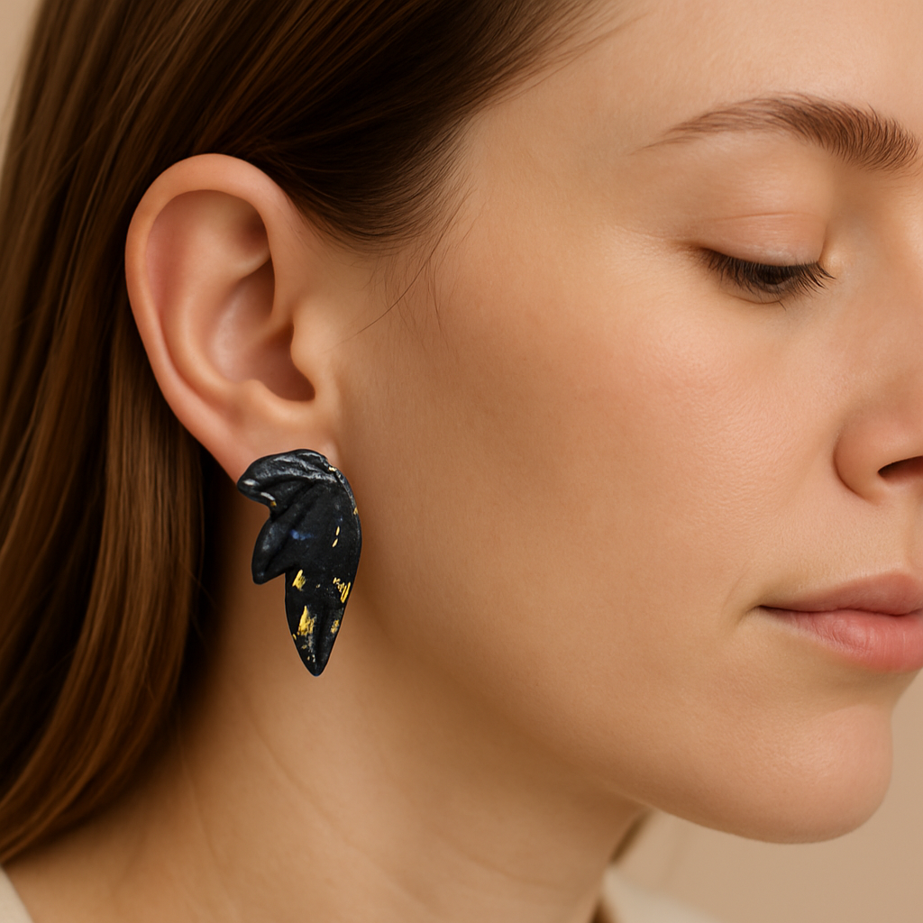Boucles d’oreilles feuille noire et or