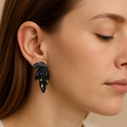 Boucles d’oreilles feuille noire et or