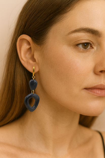 Boucles d’oreilles noires modernes